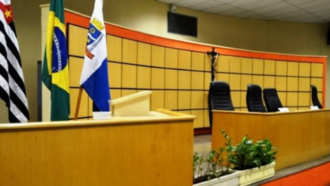 Câmara de Mauá adia votação das contas de Atila