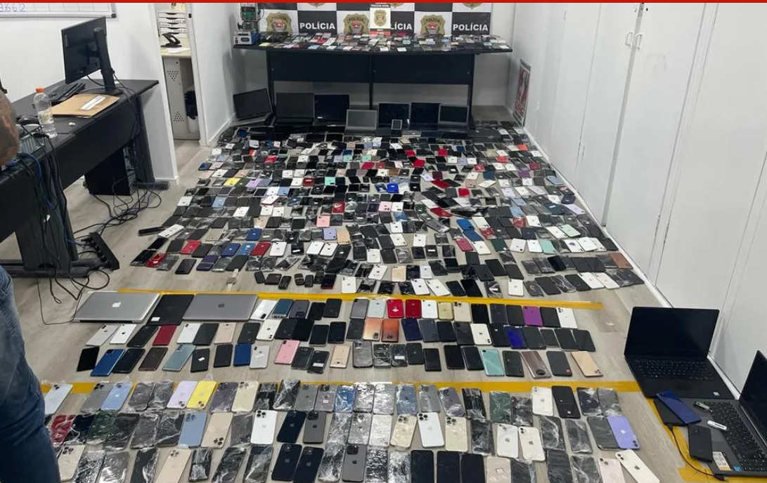 Operação policial em SP Centro contra grupo suspeito de receptação de celulares roubados apreende 1000+ aparelhos.