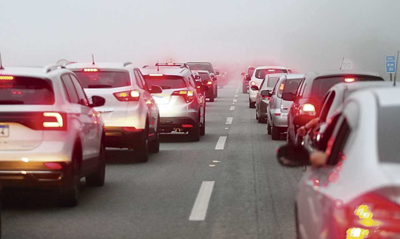 Congestionamento de 43 km marca saída para o feriado no Sistema Anchieta-Imigrantes