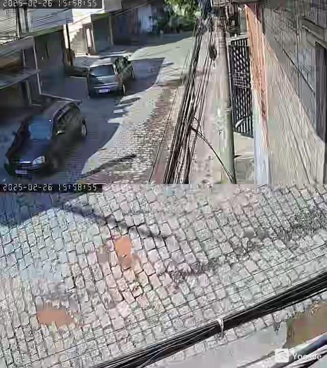 Dois vazamentos de água em trecho da Rua Agostinho Theodoro