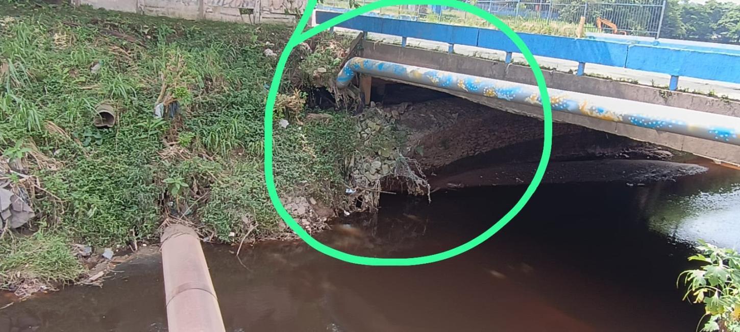 Muro de Arrimo sob Ponte na Vila Noêmia Corre Risco de Desabamento e Preocupa Moradores
