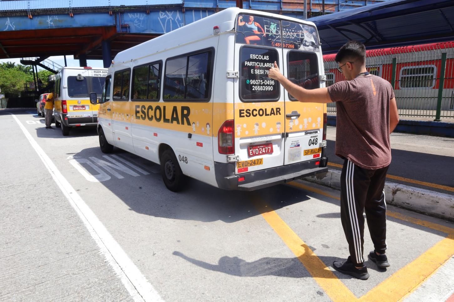 Vans escolares de Mauá passam por vistoria da Prefeitura