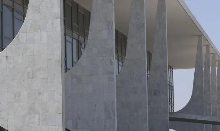 Terceirizados do governo têm redução de jornada e auxílio para creche